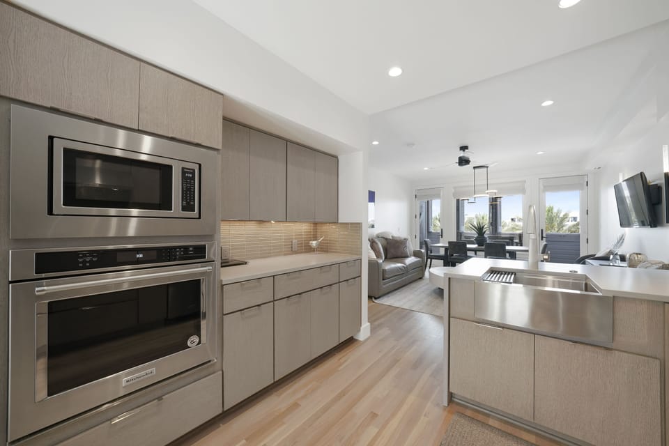 FULLY EQUIPPED, MODERN,  DESIGNER KITCHEN