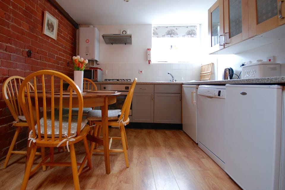 Kitchen/dining area