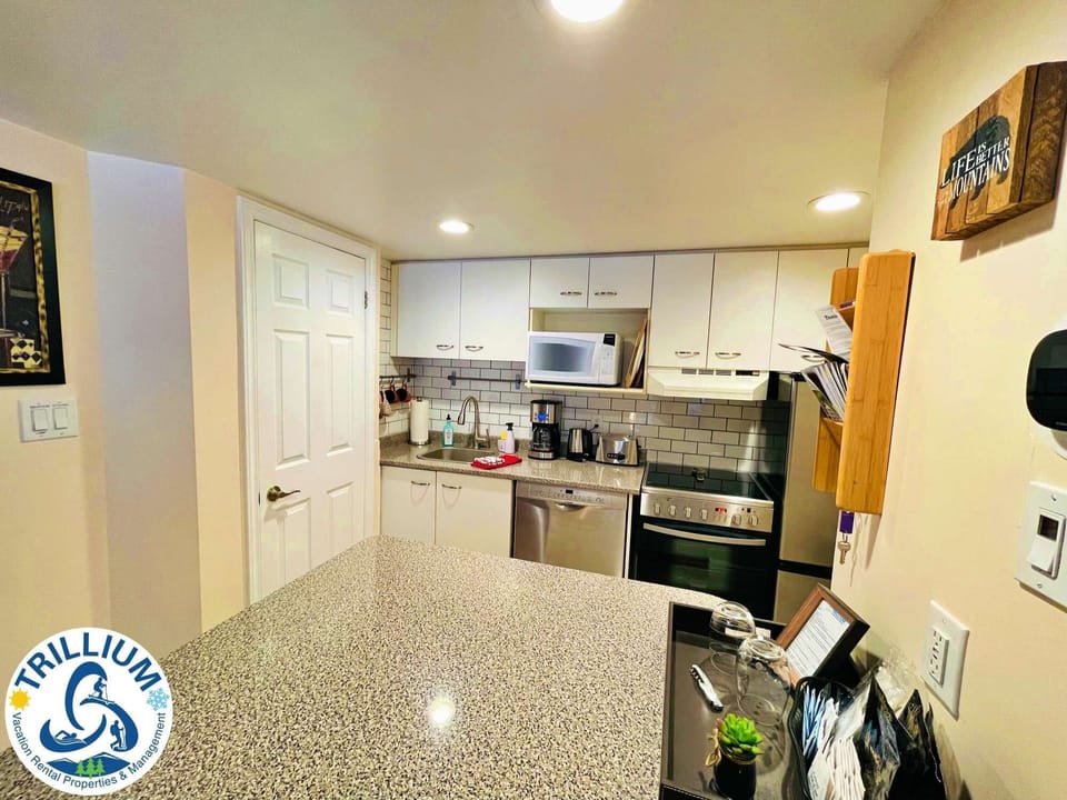 Sit at the breakfast bar and enjoy your coffee/tea