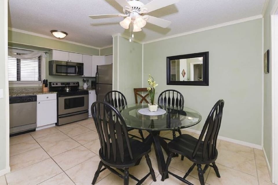Dining area next to kitchen