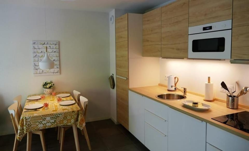 Kitchen area. BaskoParadis