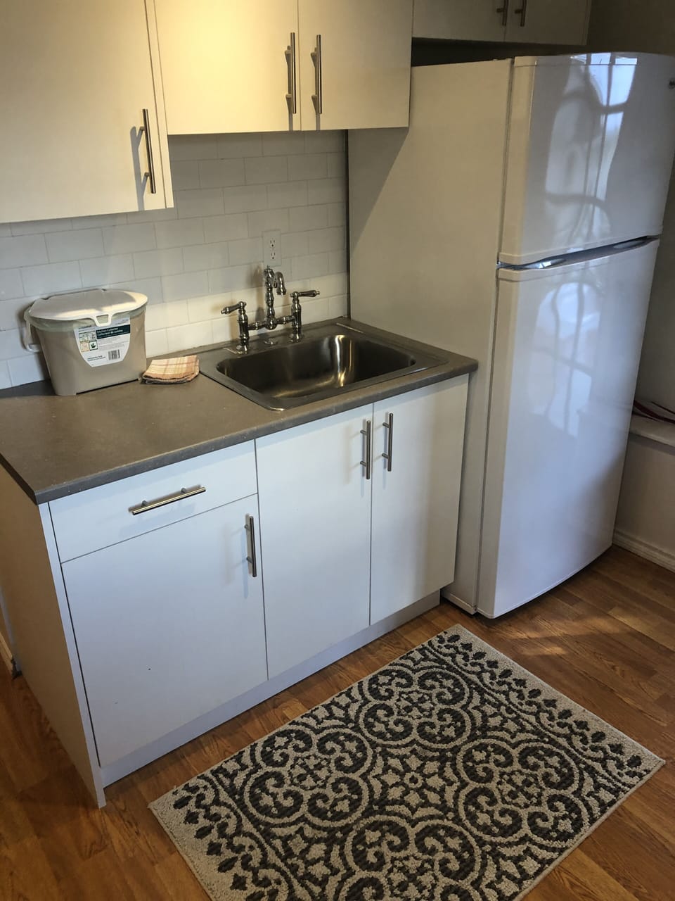 Complete kitchen with all cooking supplies