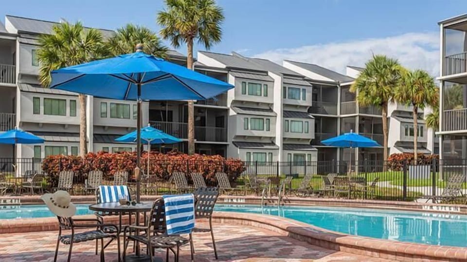 Orbit One Vacation Villas Exterior 2