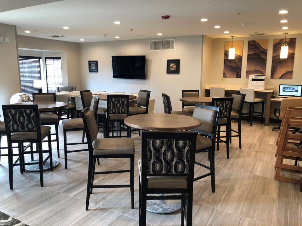 Reconnect with friends and family in the breakfast room.