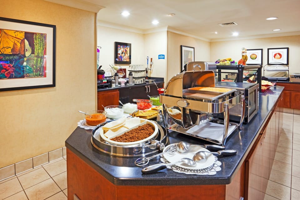 Reconnect with friends and family in the breakfast room.