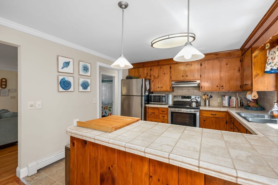Fully equipped kitchen - 209 Indian Hill Road Chatham Cape Cod New England Vacation Rentals