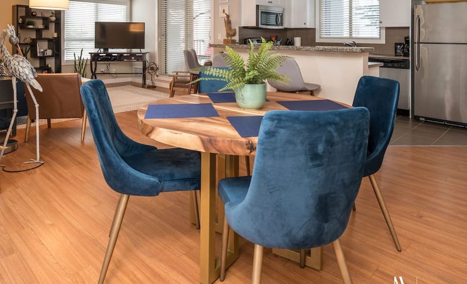 Dining area with seating for 4 at the table, and 2 at the island.