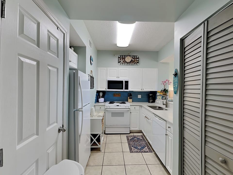 Fully Equipped Kitchen with Laundry Closet