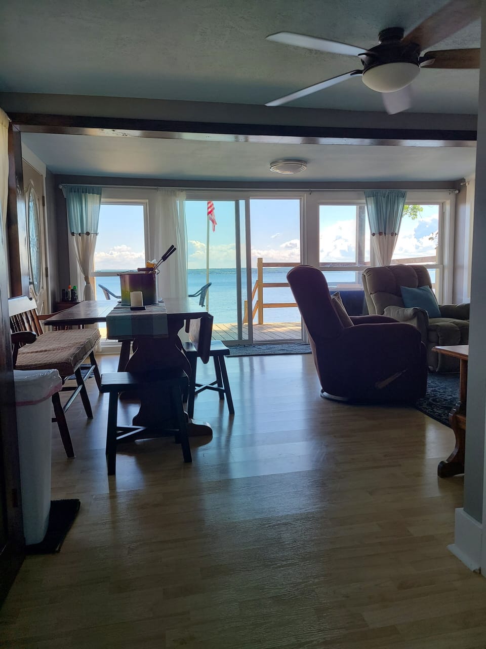 When you stay here, you won't forget you are at the lake :)