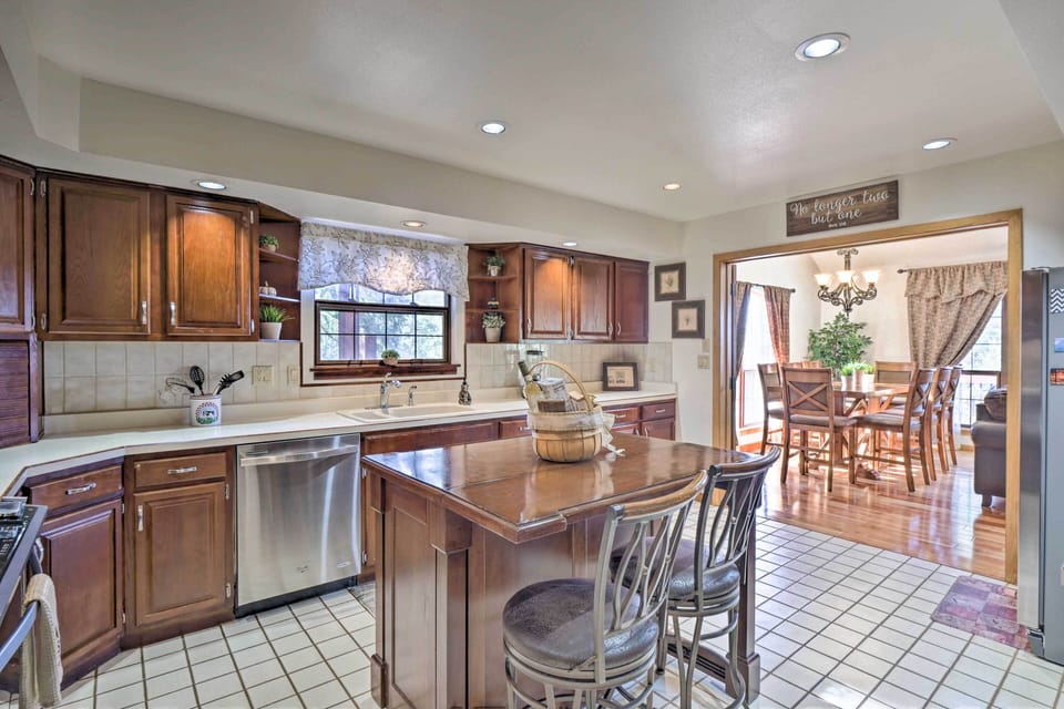 Kitchen | Welcome Basket Provided