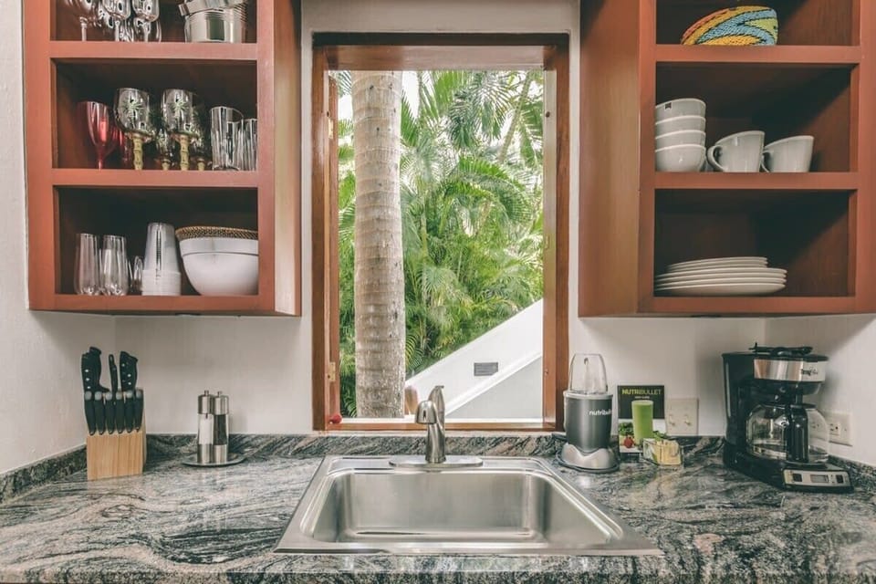 Fully equipped kitchenette 