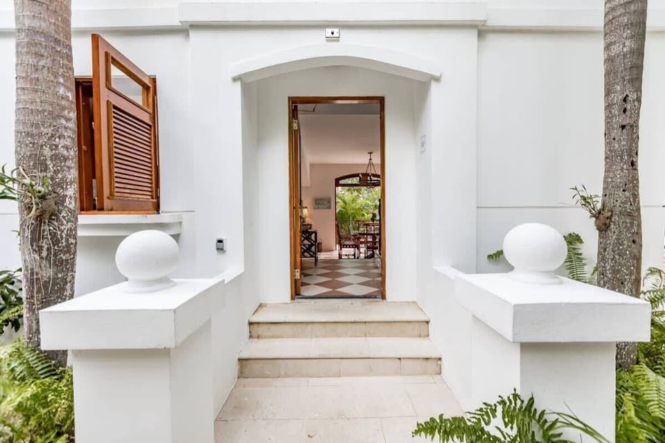 Main entrance to Villa Sea La Vie