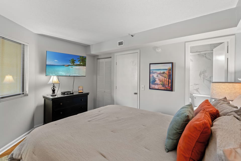 2nd Bedroom w/1 Queen