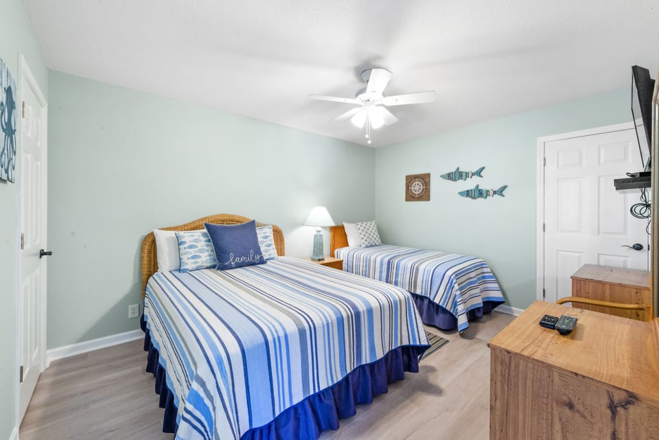 3rd Bedroom w/1 Queen & 1 Twin