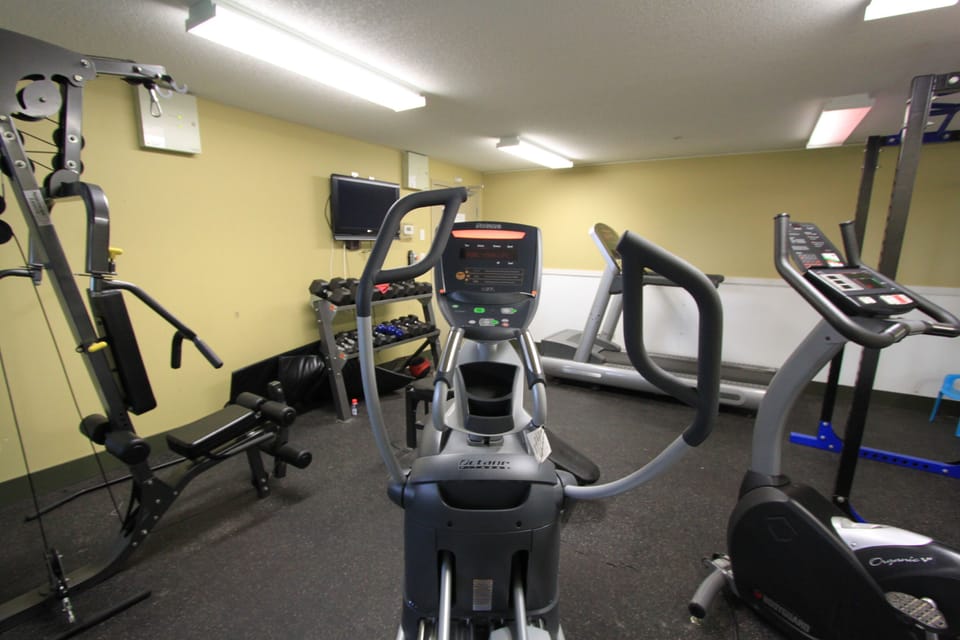 Fitness Room l Common Area