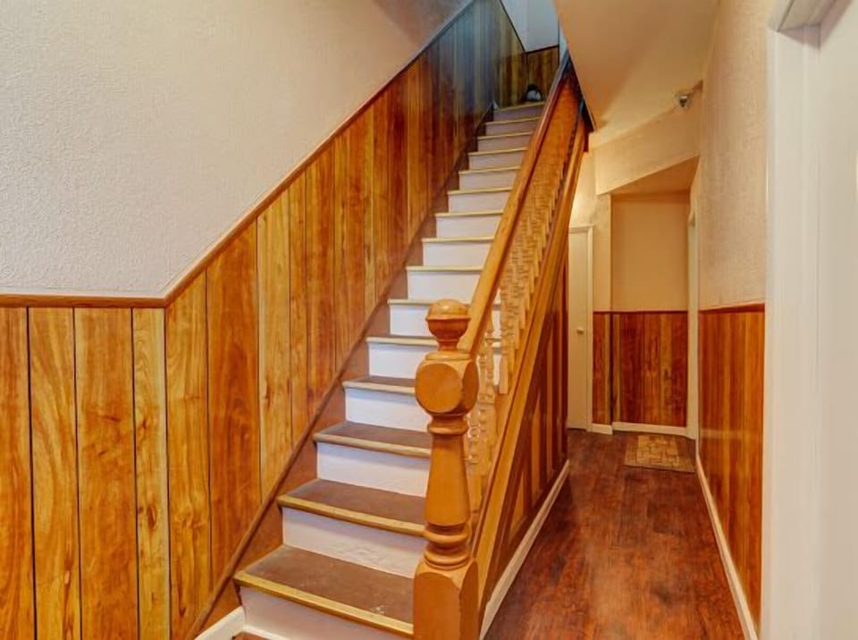 2 flights of stairs are leading to an apartment 