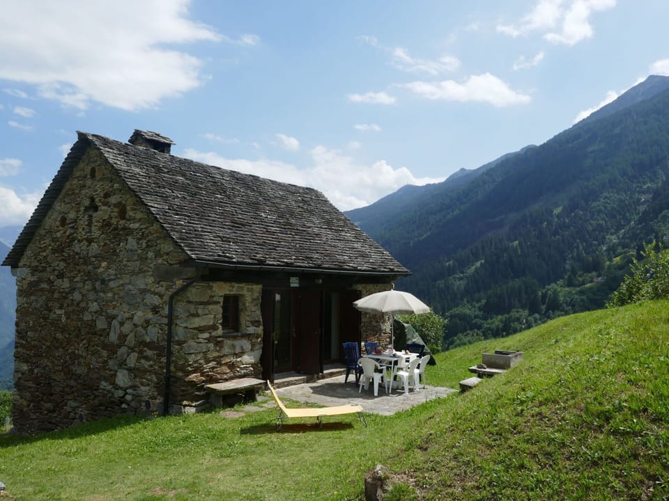 Sky, Mountain, Daytime, Building, Plant, Natural Landscape, House, Vegetation, Highland, Tree
