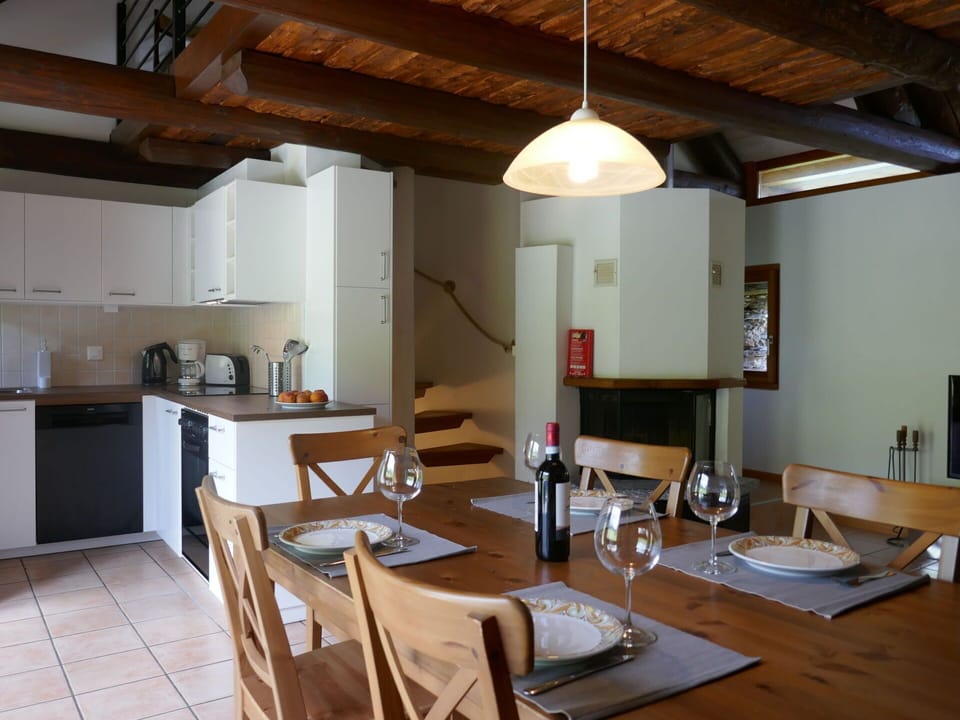 Sky, Mountain, Daytime, Building, Plant, Natural Landscape, House, Vegetation, Highland, Tree