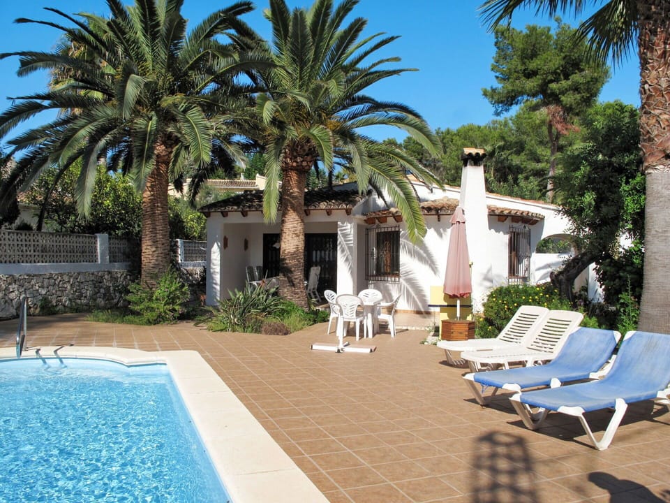 Property, Building, Swimming Pool, Vacation, House, Real Estate, Palm Tree, Azure, Resort, Villa