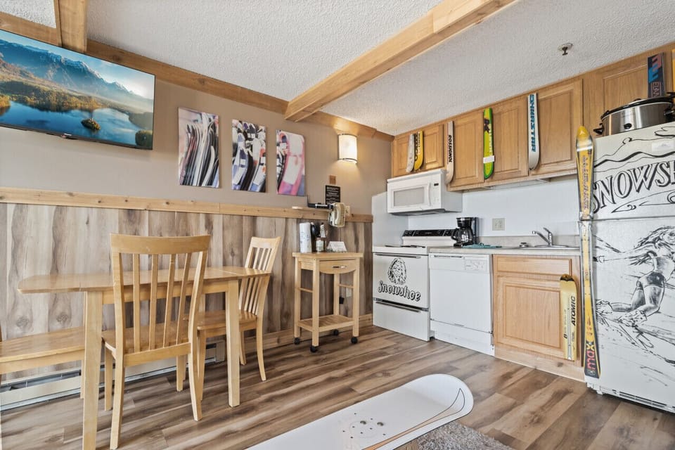 Fully-equipped with pots, pans & utensils.