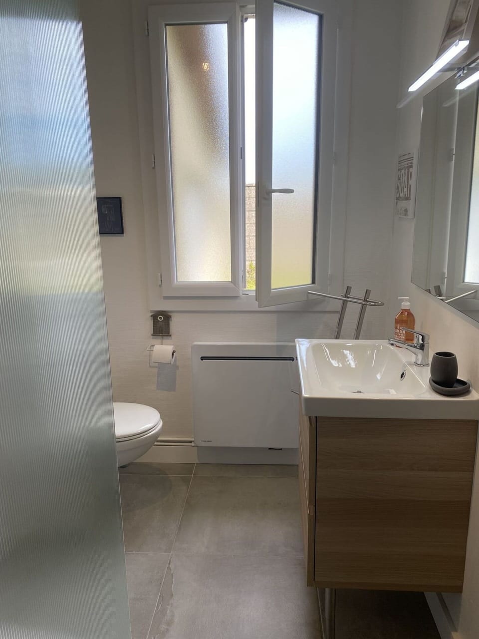 Wood, Interior Design, Flooring, Ceiling, Lighting, Floor, Light Fixture, Glass, Composite Material, Plumbing Fixture