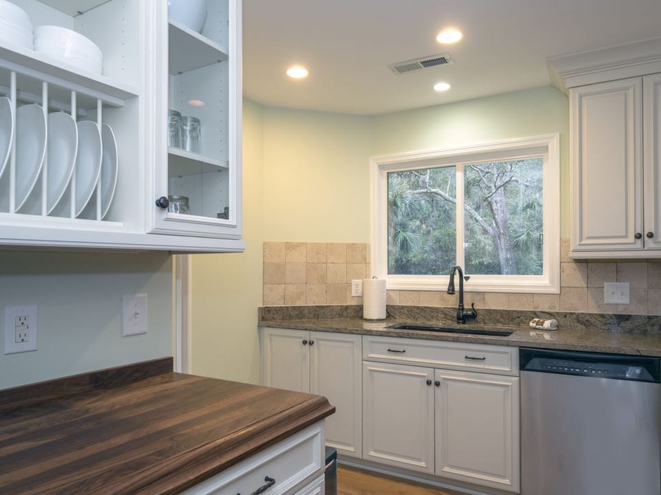 Fully stocked, updated kitchen