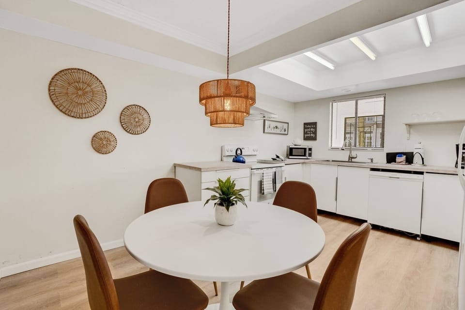 Enjoy your meals in this spacious and cozy dining area that comfortably sits 4.