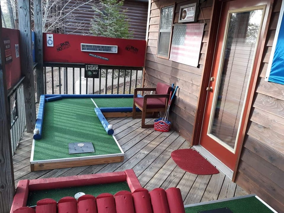 5 hole putt putt course
