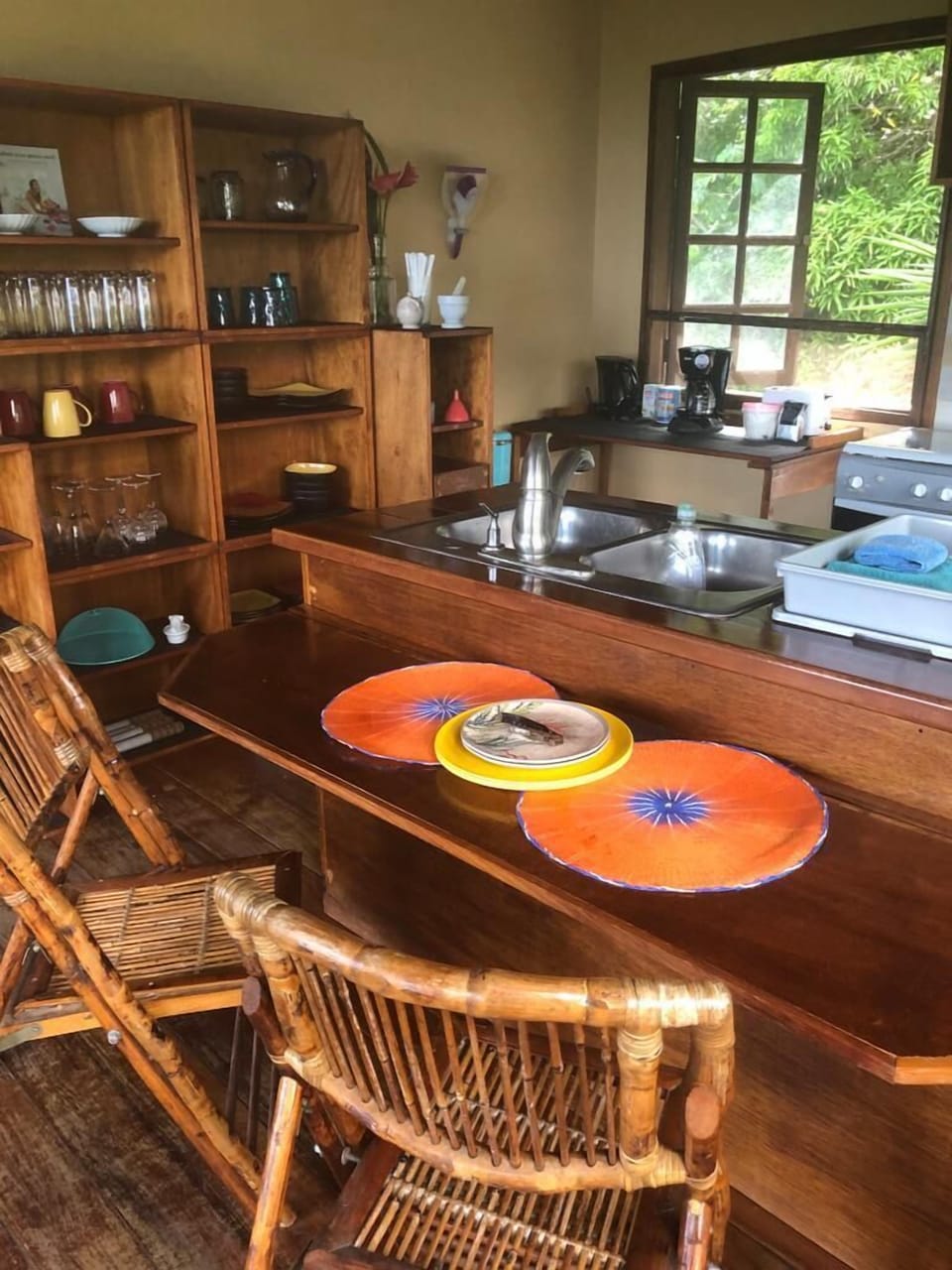 Coconut Suite - king, 300 sq ft deck, private unit.