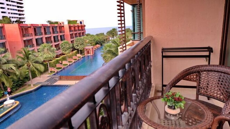 #704 Moroccan style 2 bedroom/pool view