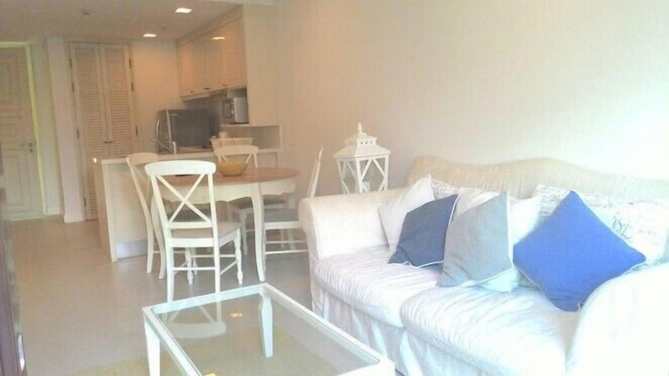 #776 Moroccan style2 bedroom/pool view