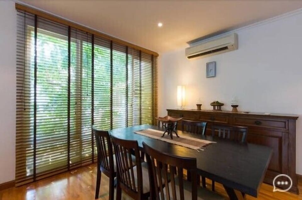 698 1 bedroom near night market 324