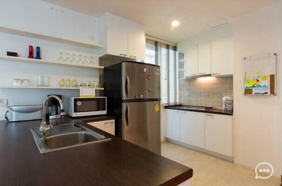 698 1 bedroom near night market 324