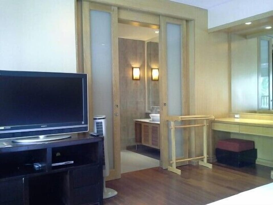 #815-S5 lagoon condo 2BR/pool access