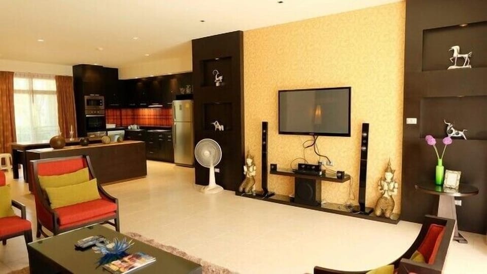 #711-S1 2BR villas /pool access 