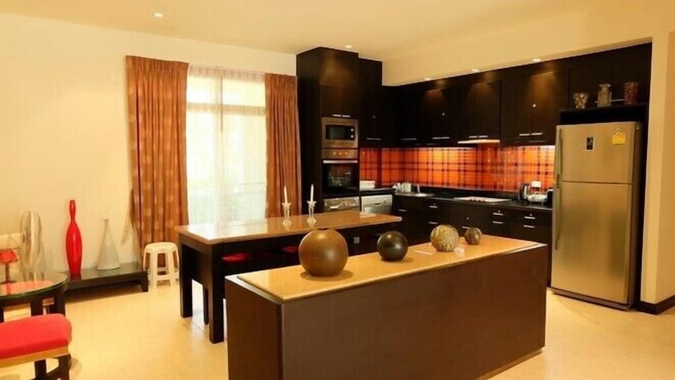 #711-S1 2BR villas /pool access 