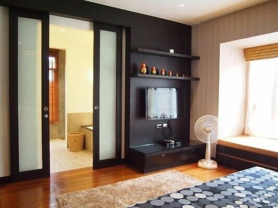 #711-S1 2BR villas /pool access 