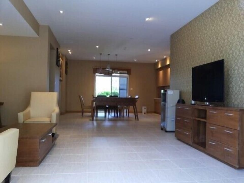 #717-N1  2BR villas with pool access