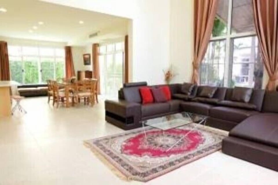 052 Pool Villa 4br beachfront