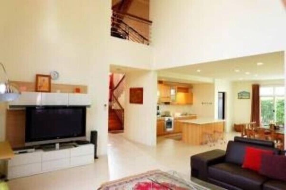 052 Pool Villa 4br beachfront