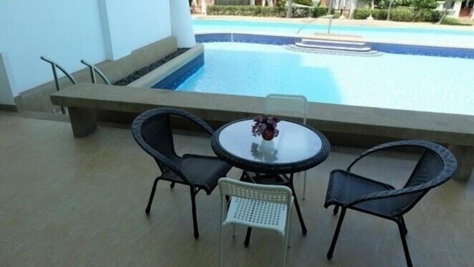 #693 venice style 3BR/pool access