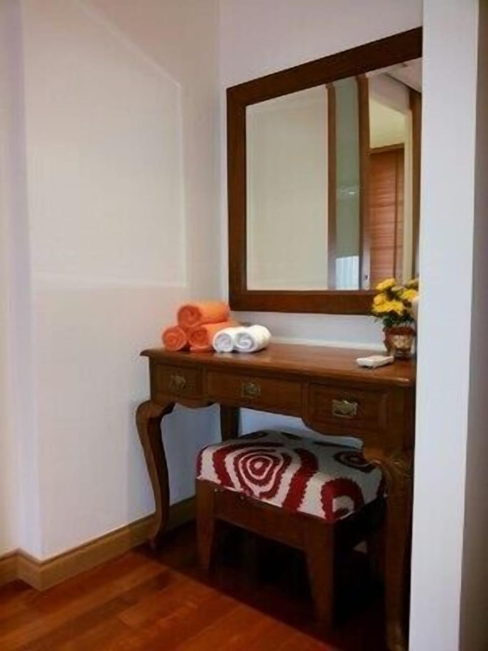 #712-S1 Lagoon condo 2BR/pool view 