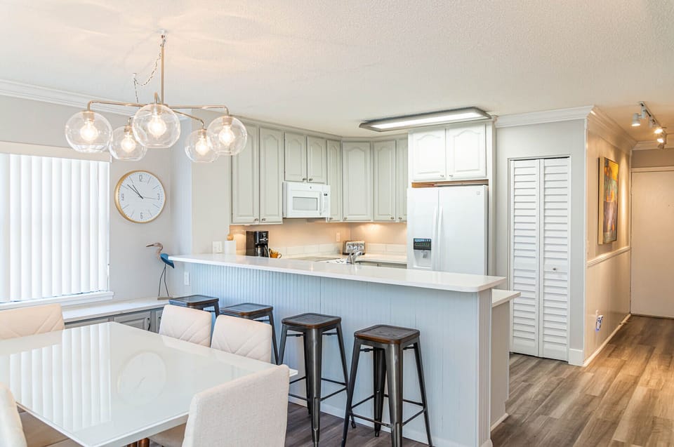 Kitchen / Dining area