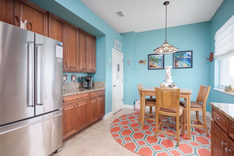 Eat-In Kitchen