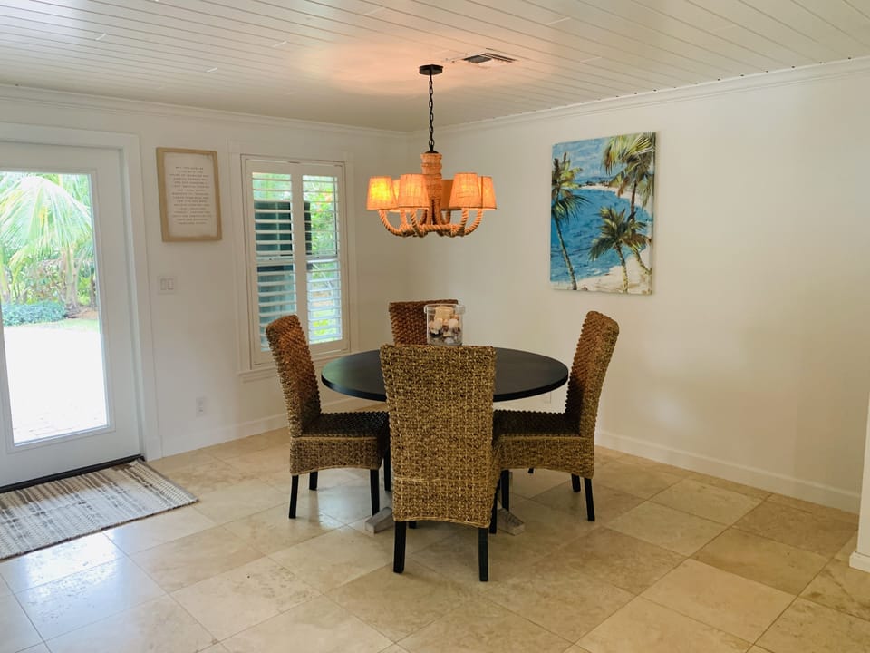 Round dining table seats 4 and has a view of the pool