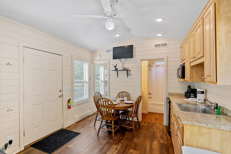 Whiteface cottage open-concept living, dining and kitchenette