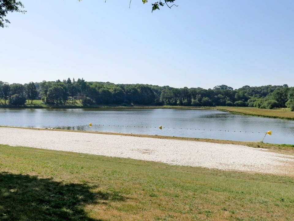 Body Of Water, Water Resources, Water, Reservoir, Natural Landscape, Lake, Pond, Natural Environment, Bank, River