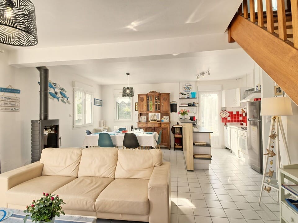 Furniture, Couch, Shelf, Picture Frame, Lighting, Interior Design, Living Room, Shelving, Floor, Flooring