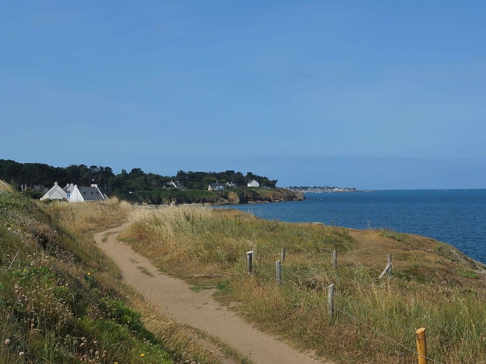 Water, Sky, Plant, Natural Landscape, Coastal And Oceanic Landforms, Terrain, Bank, Landscape, Headland, Horizon