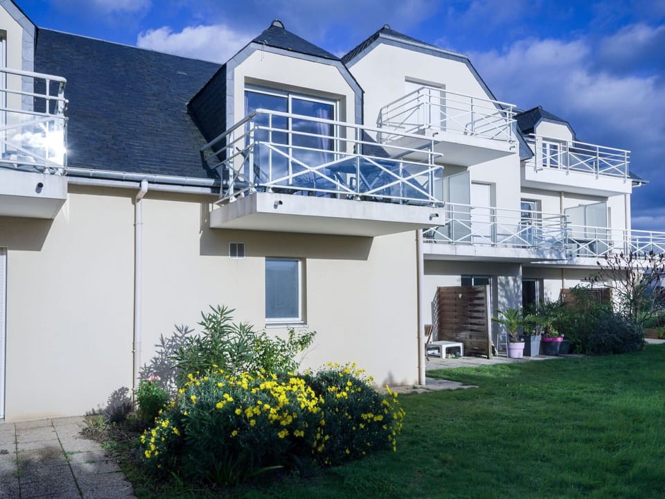 Plant, Building, Cloud, Sky, Property, Window, Urban Design, House, Flower, Condominium